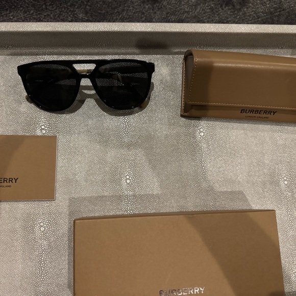 Burberry Black Sunglasses (Aviator) with Tan Case